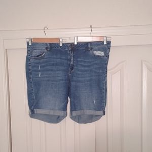Lane Bryant Venezia distressed denim shorts sz 22